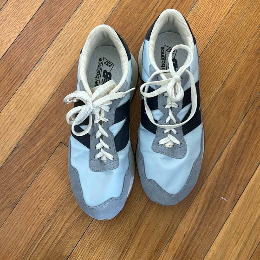 New balance size 8 men’s. Women 9.5.